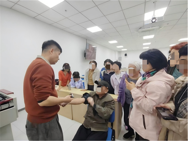 【党建引领】本草银针铸党建，岐黄课堂护银龄——针灸党支部走进西城老干部大学