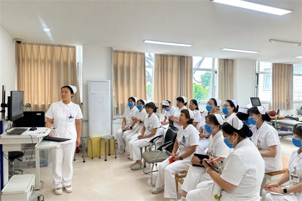 【护理·人文】深耕脑病康复护理  聚力交流共促提升——护国寺中医医院针灸六病区开展护理部月度床边查房